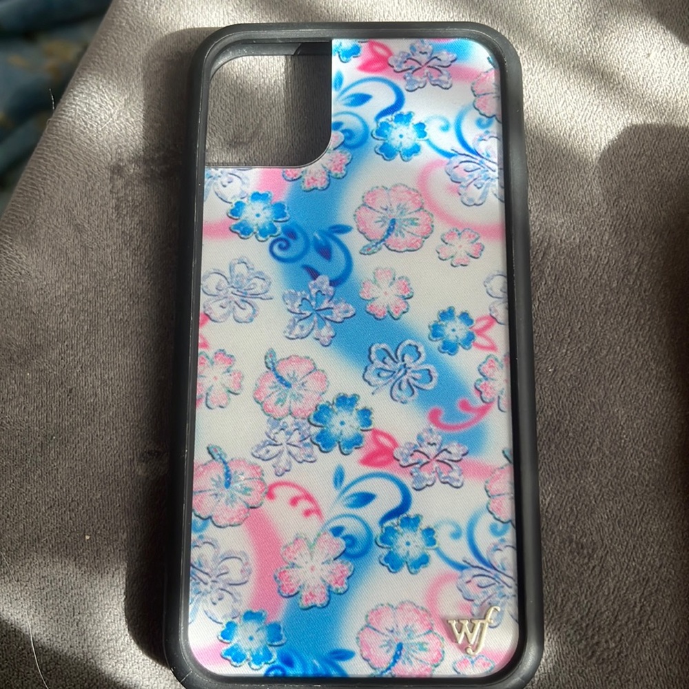 Like new iPhone 11 wallflower case
